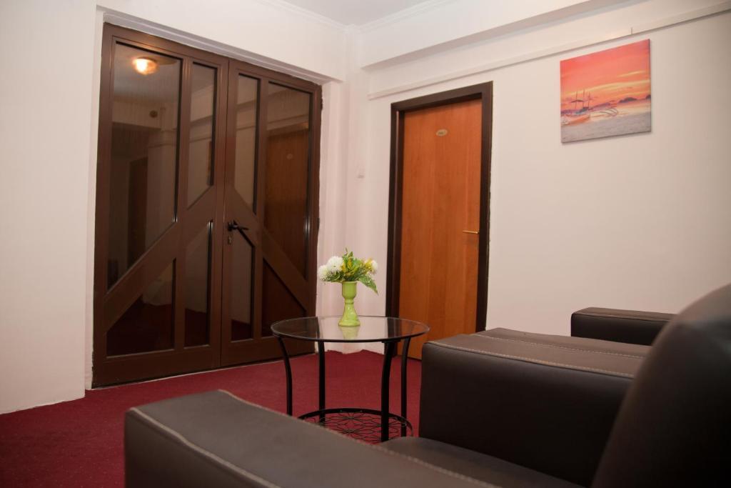 Hotel Metropol Piteşti Esterno foto