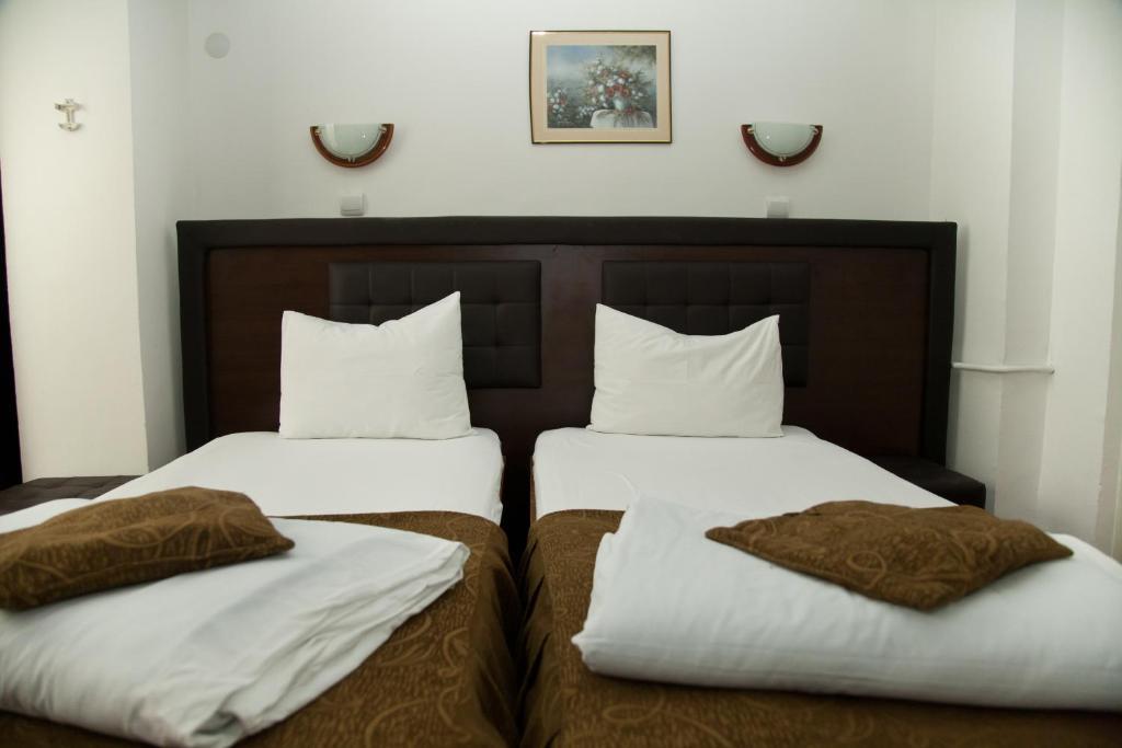 Hotel Metropol Piteşti Esterno foto